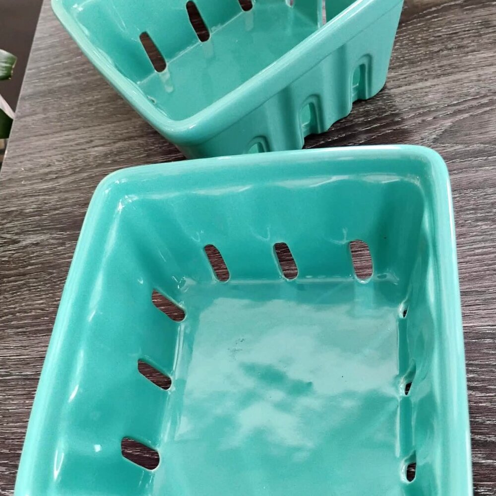 2 Ceramic Berry Baskets - Picture 4 of 8